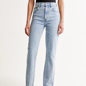 Abercrombie & Fitch
The 90’s Straight Ultra High Rise